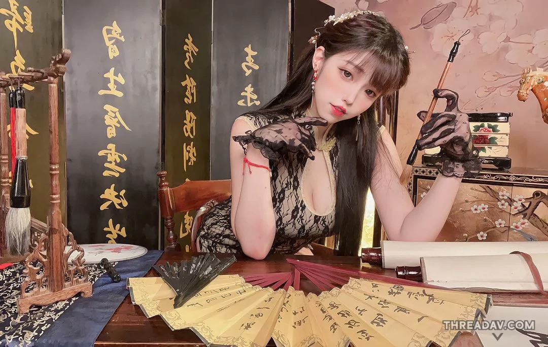 性感旗袍妹「米亞亞」展現古色女人香，「爆乳書寫」誘人目光！ - 網路美女必看