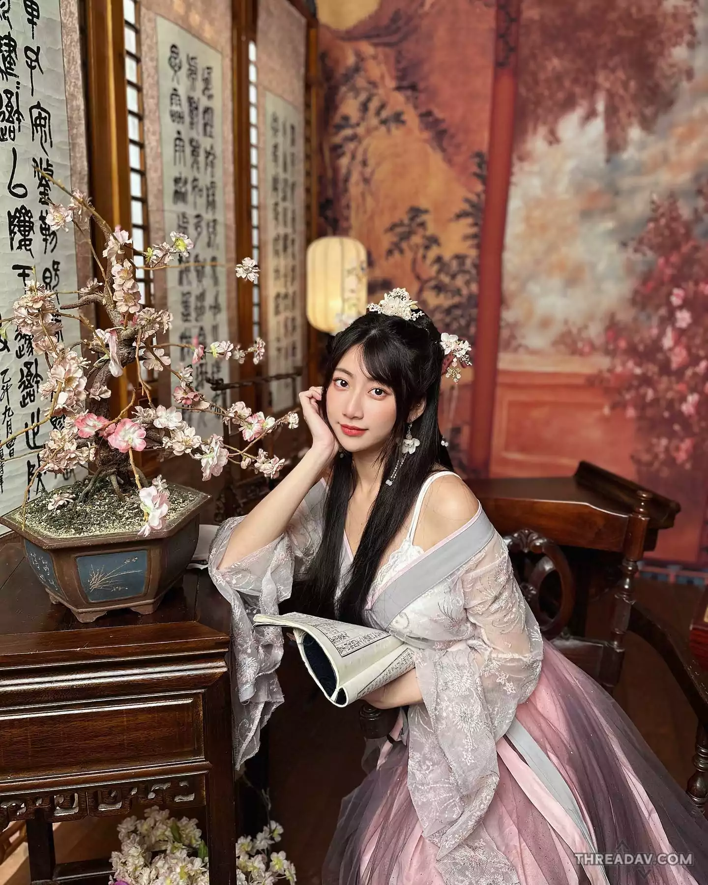 女神「比特啾啾」穿復古漢服登場！網友瘋傳求親細節
