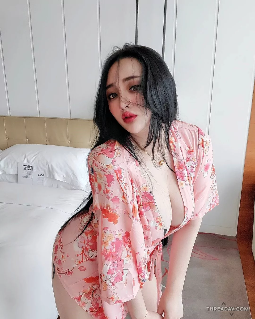 性感護理師「黃靜」換上誘惑浴衣，巨乳完美遮掩男粉視線！ - 網路美女