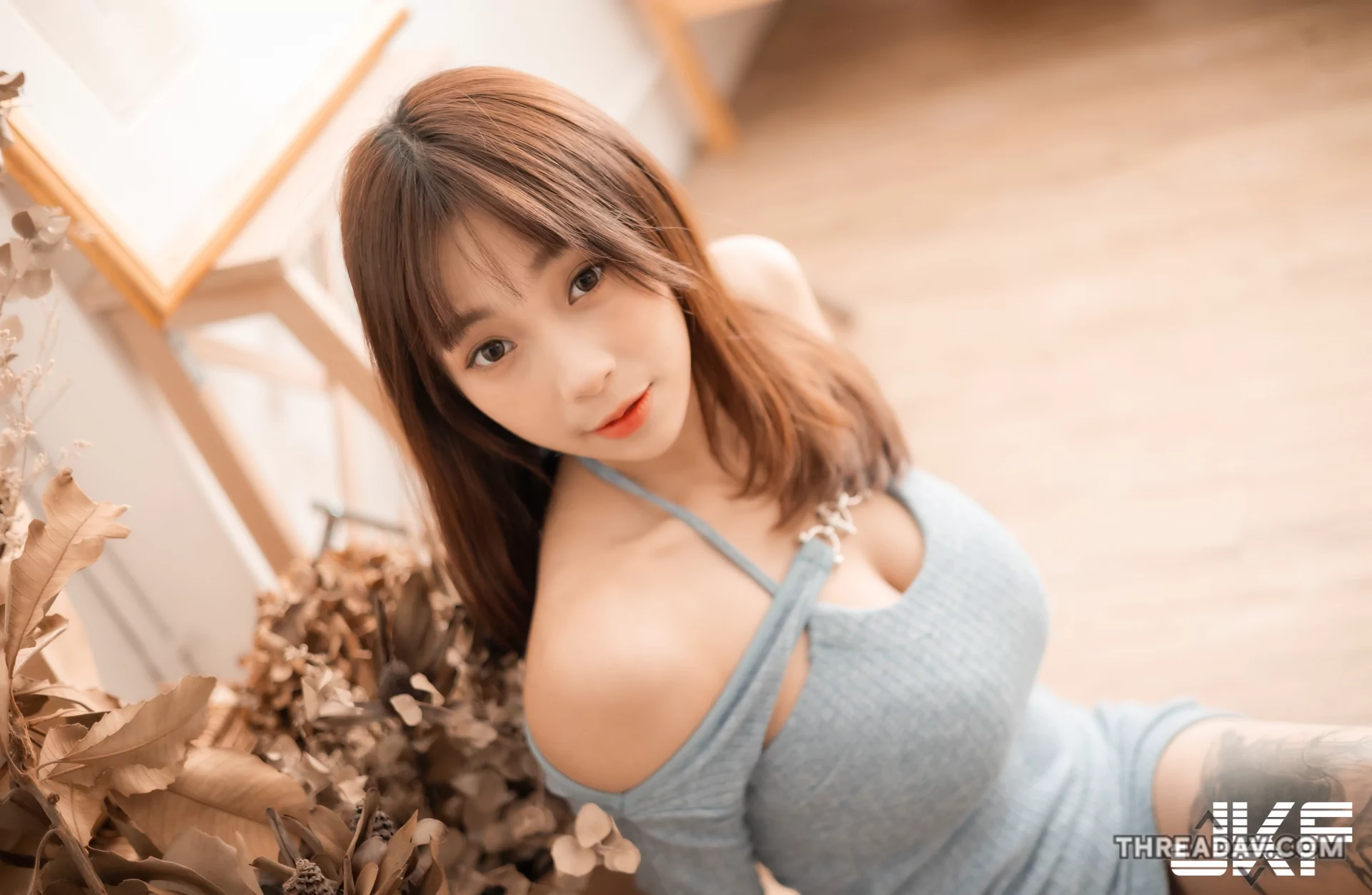 安然穿貼身洋裝驚艷登場！吉他才女展現誘人曲線，意外曝光更多驚喜！