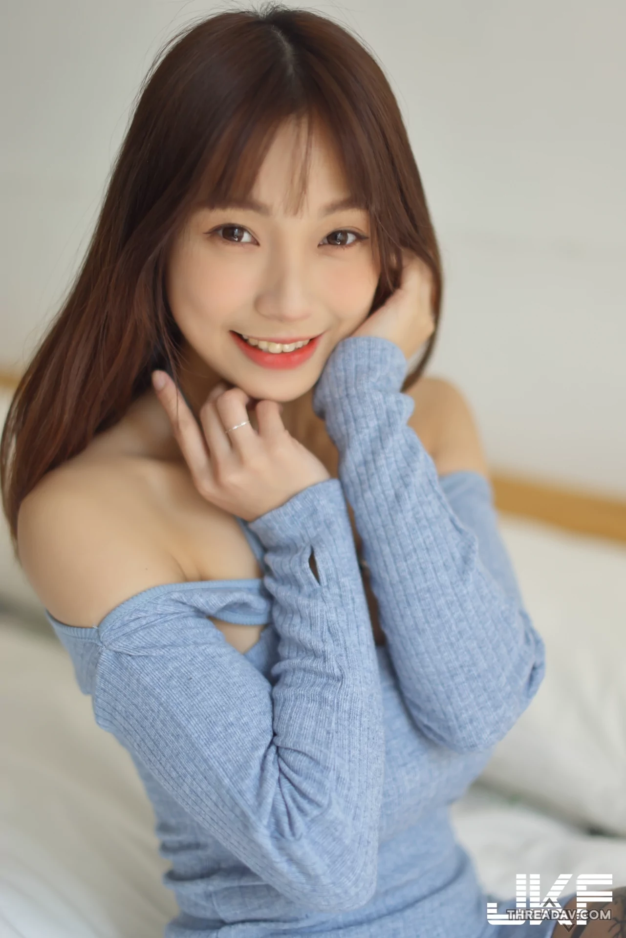 安然穿貼身洋裝驚艷登場！吉他才女展現誘人曲線，意外曝光更多驚喜！