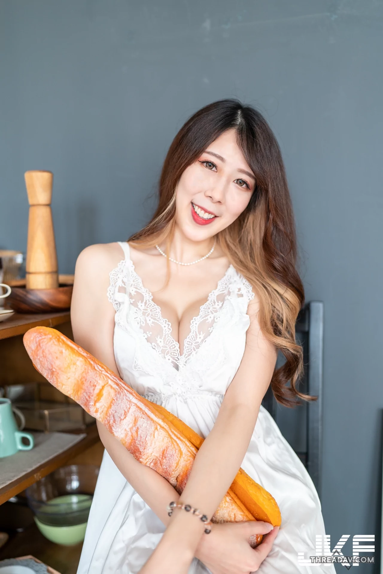 「貝貝Beibei」火辣爆乳穿搭！享受悠閒午後時光，巨乳長腿妹迷人魅力 - 網路美女