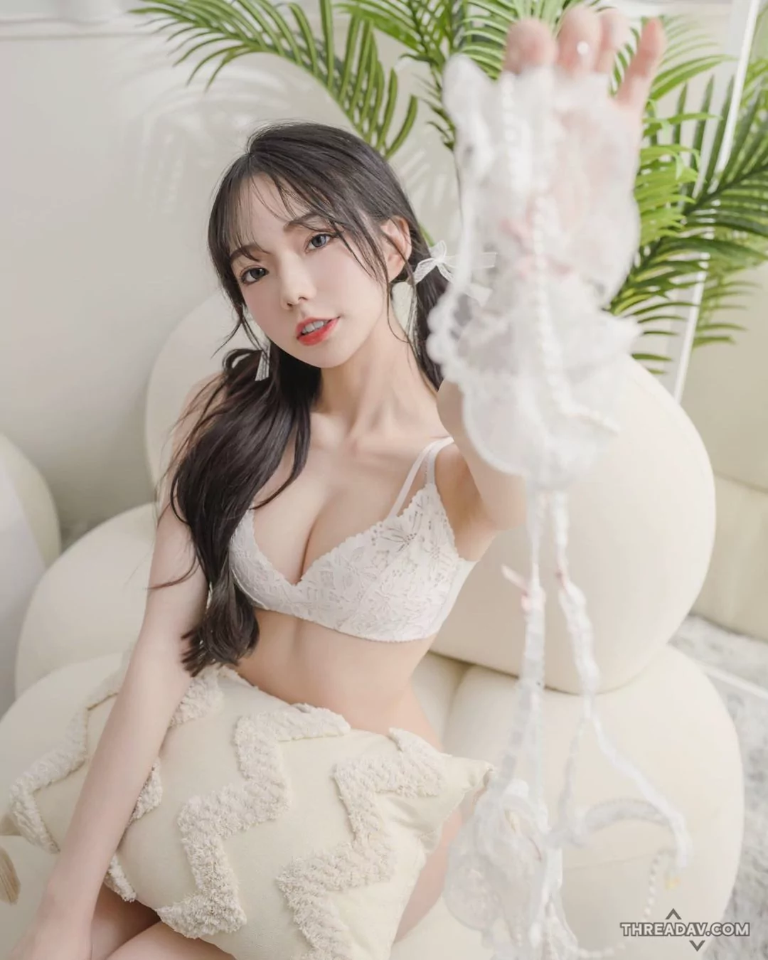 甜力女神「啾啾」性感蕾絲造型曝光！粉絲必看的迷人獻禮