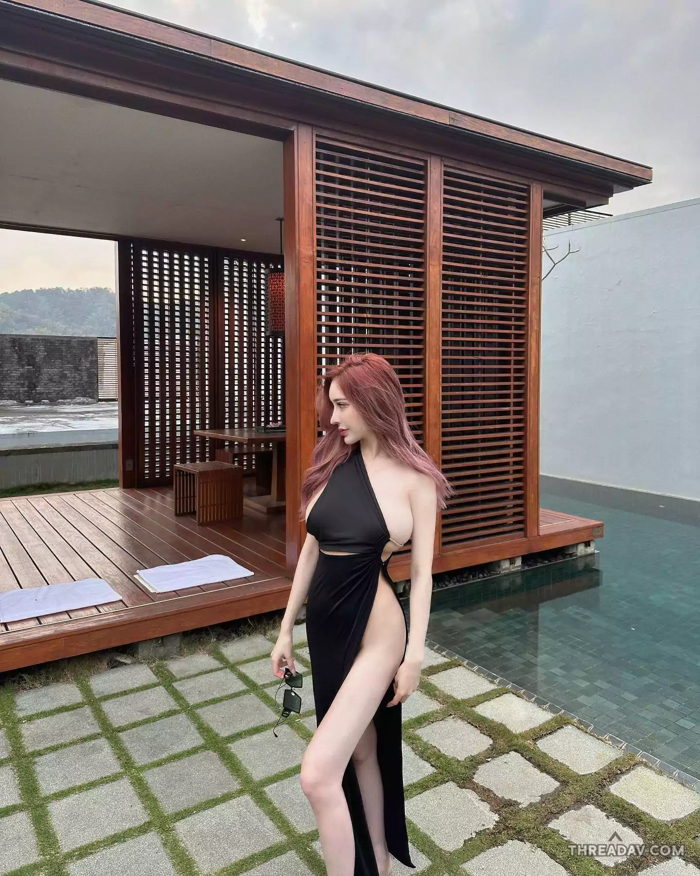 雲嫣涵碧樓泳裝霸氣露出 網友驚呼乳量炸裂！