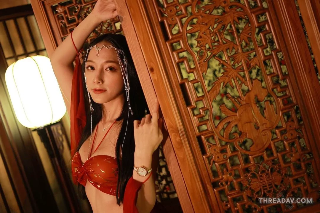 西域舞孃「愛吃鬼Hani」爆乳搖擺，「高扭力水蛇腰」超誘惑！看完超有感覺！