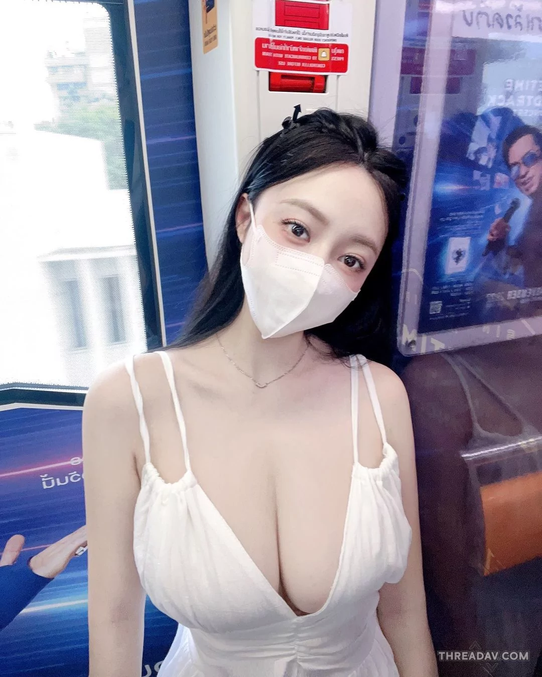 泰國爆乳小隻馬「米米」搭地鐵給當地人下馬威！ - 網路美女爆料