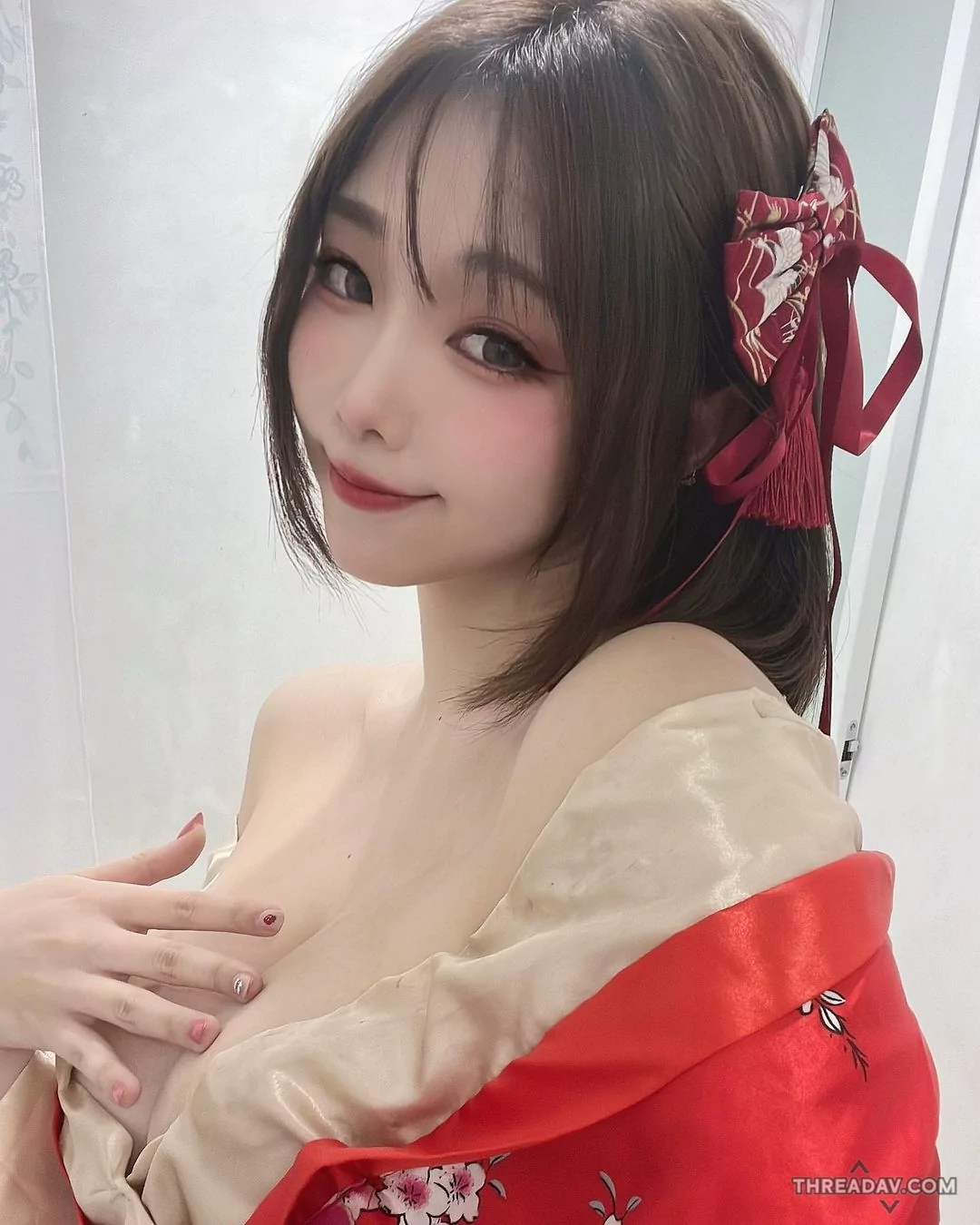 【爆乳正妹】mia 米亞低胸和服大秀渾圓雙球！不用彎腰就快掉出！絕對不能錯過！ - 網路美女