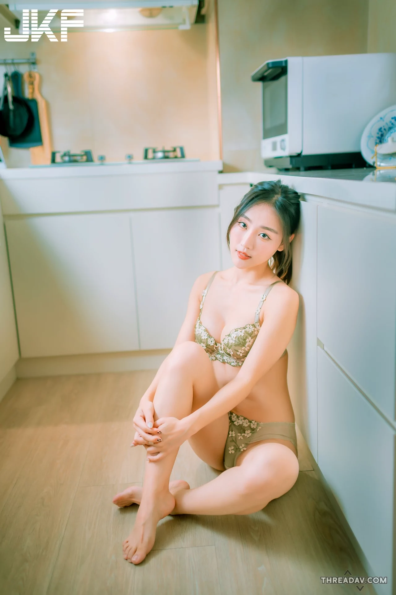 探秘Candy孟涵的居家美體日記：曼妙風采僅穿內衣展示！