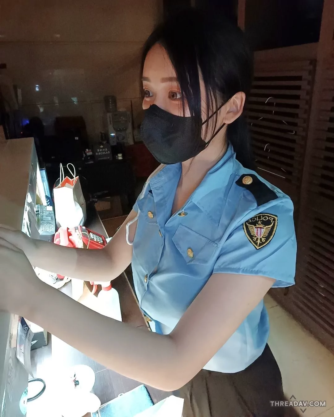 正妹警衛驚現「火辣身材」：戰力爆表，挑戰者請三思！