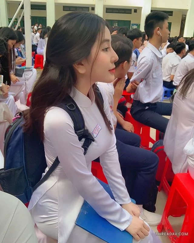 清純越南妹高中穿奧黛變超辣！大學時掉出傲人南半球驚艷全網