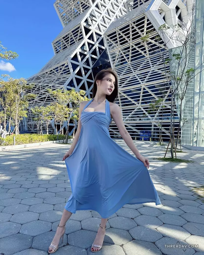 高雄駁二驚豔白皙美女！霏霏爆乳洋裝曲線誘人！ - 網路美女