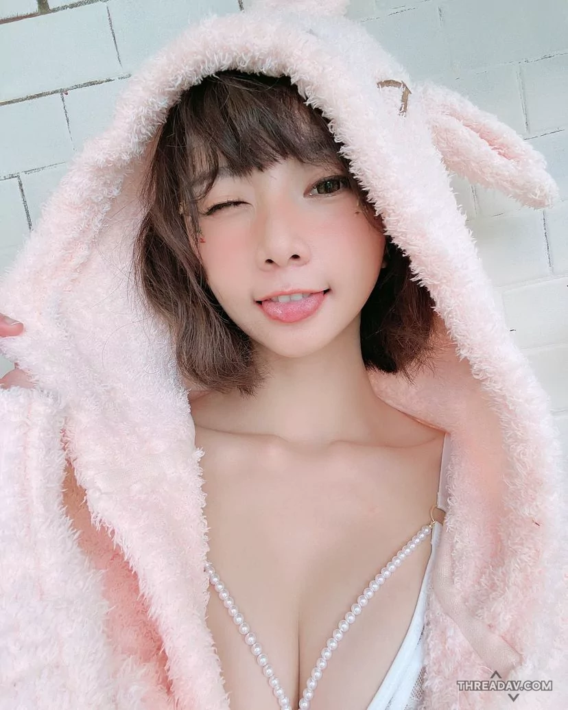 童顏長腿妹「優寶」魅力全開！化身超萌爆乳兔兔，粉絲瘋狂熱議！