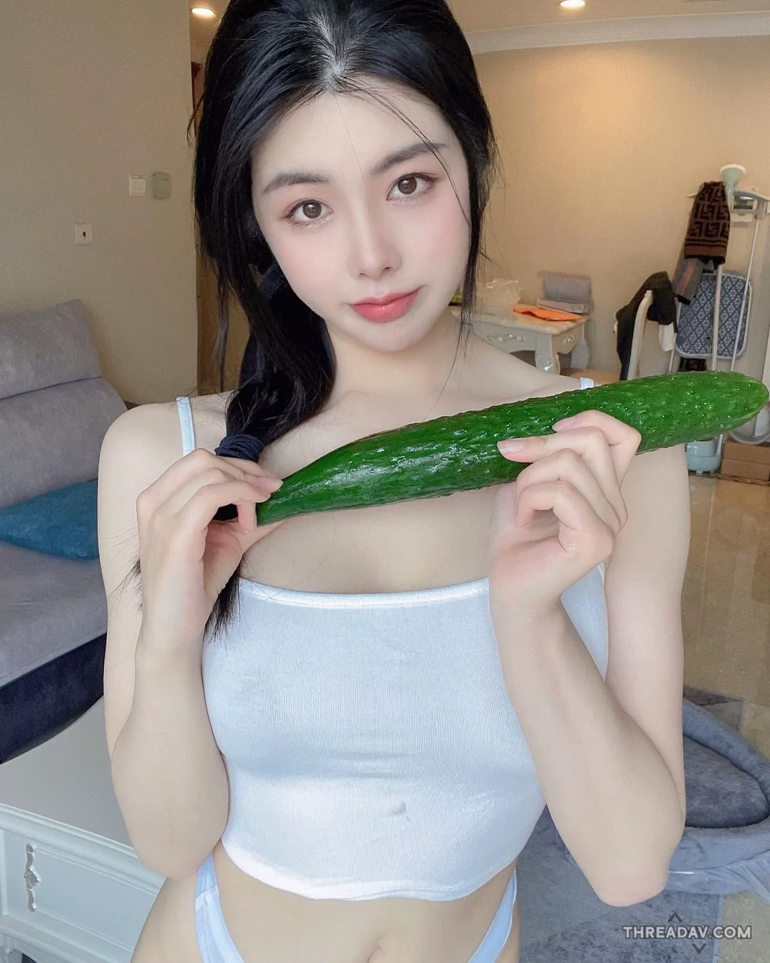 驚豔全網！娜露巨乳辣模大膽曬「南半球」照片，IG熱議爆表！