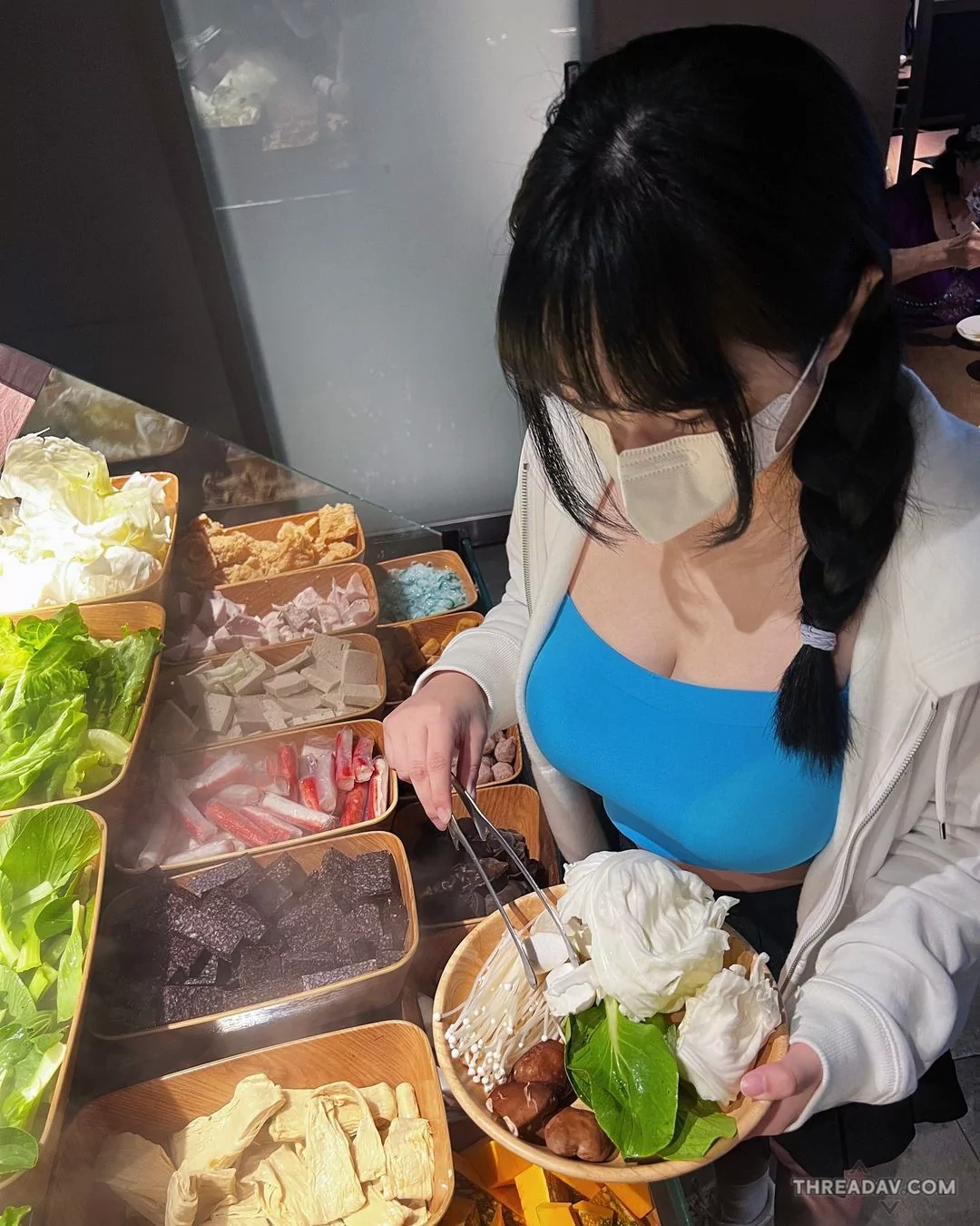 火鍋店驚見火辣巨乳妹「爆夾驚喜」！必吃推薦大公開