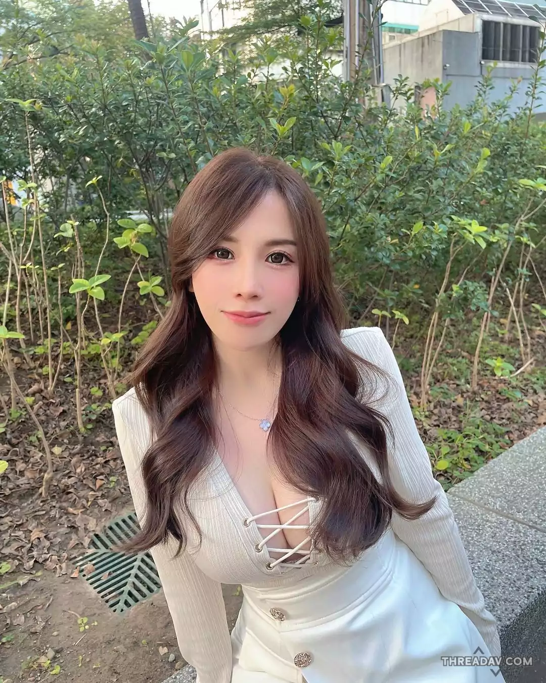 「吉寶Keppel」巨乳仙女年前換髮型，「白大猛乳」引爆網友熱議！ - 網路美女
