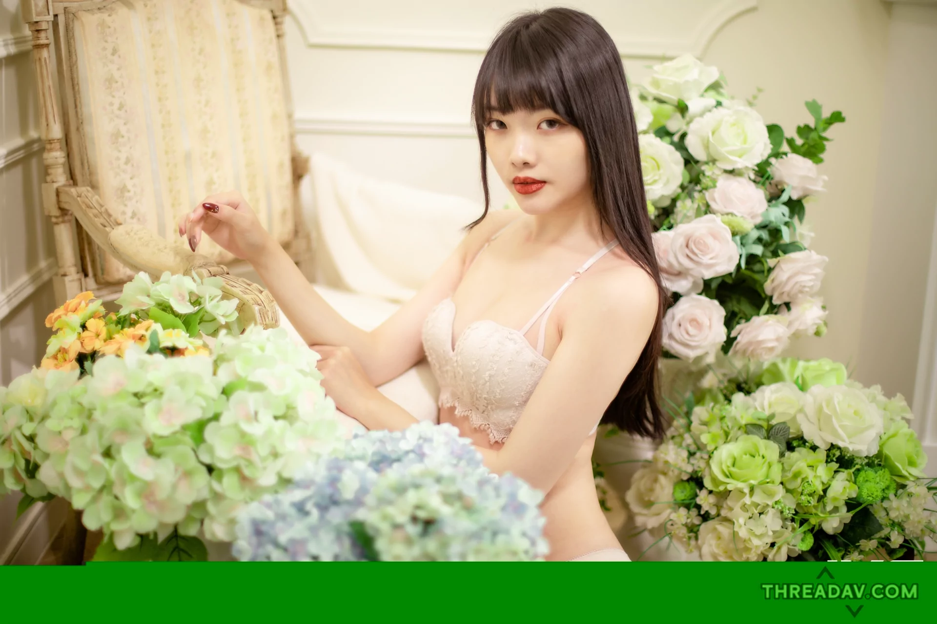 火辣美豔正妹「敏綺 Miki」魅惑白嫩美胸！內衣甜美曲線搶眼 - 網路美女