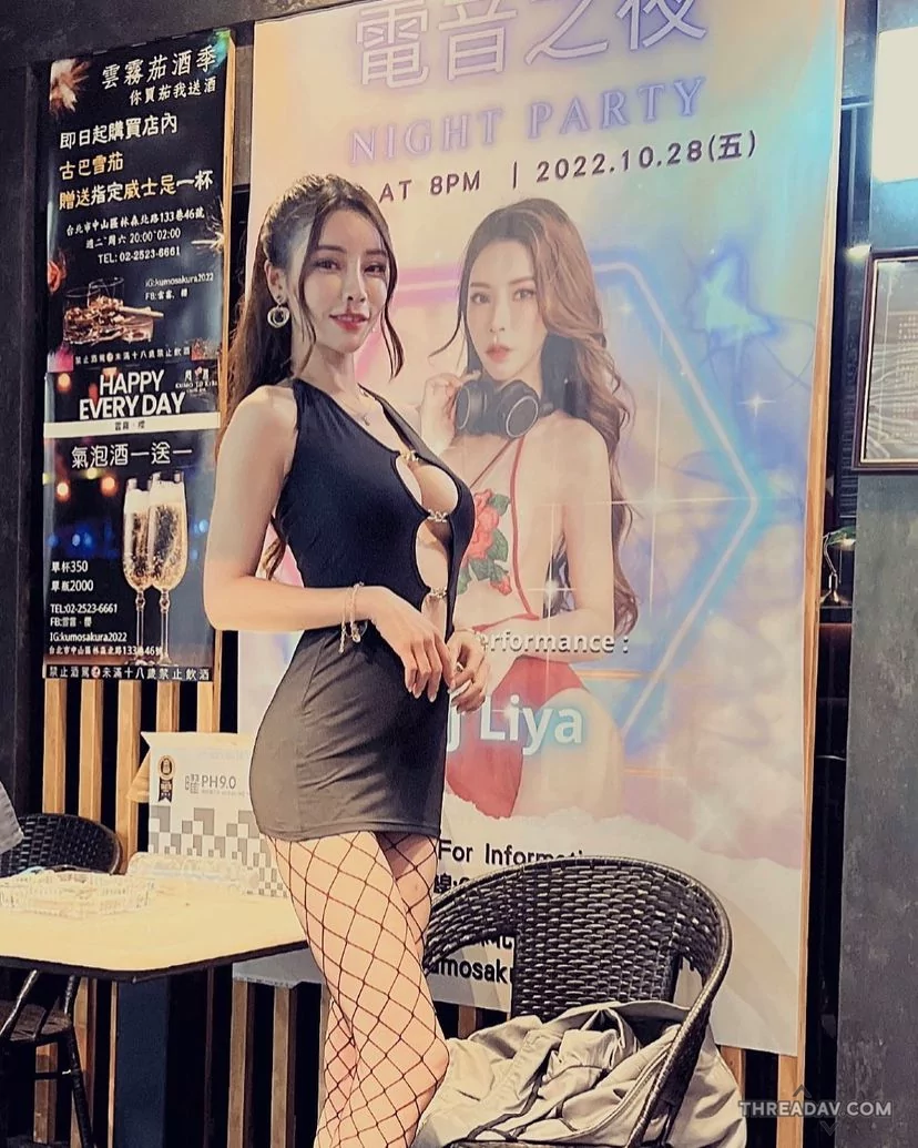 「Angel Liya」性感洋裝大開中路！渾圓美乳＋網襪辣腿讓你流鼻血 - 網路美女必看