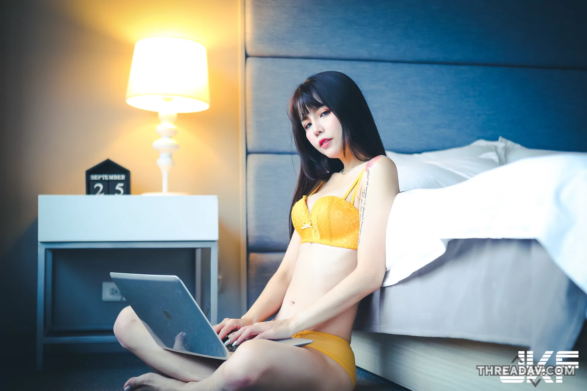和女友一起享受豪華飯店，盡情展現性感魅力！
