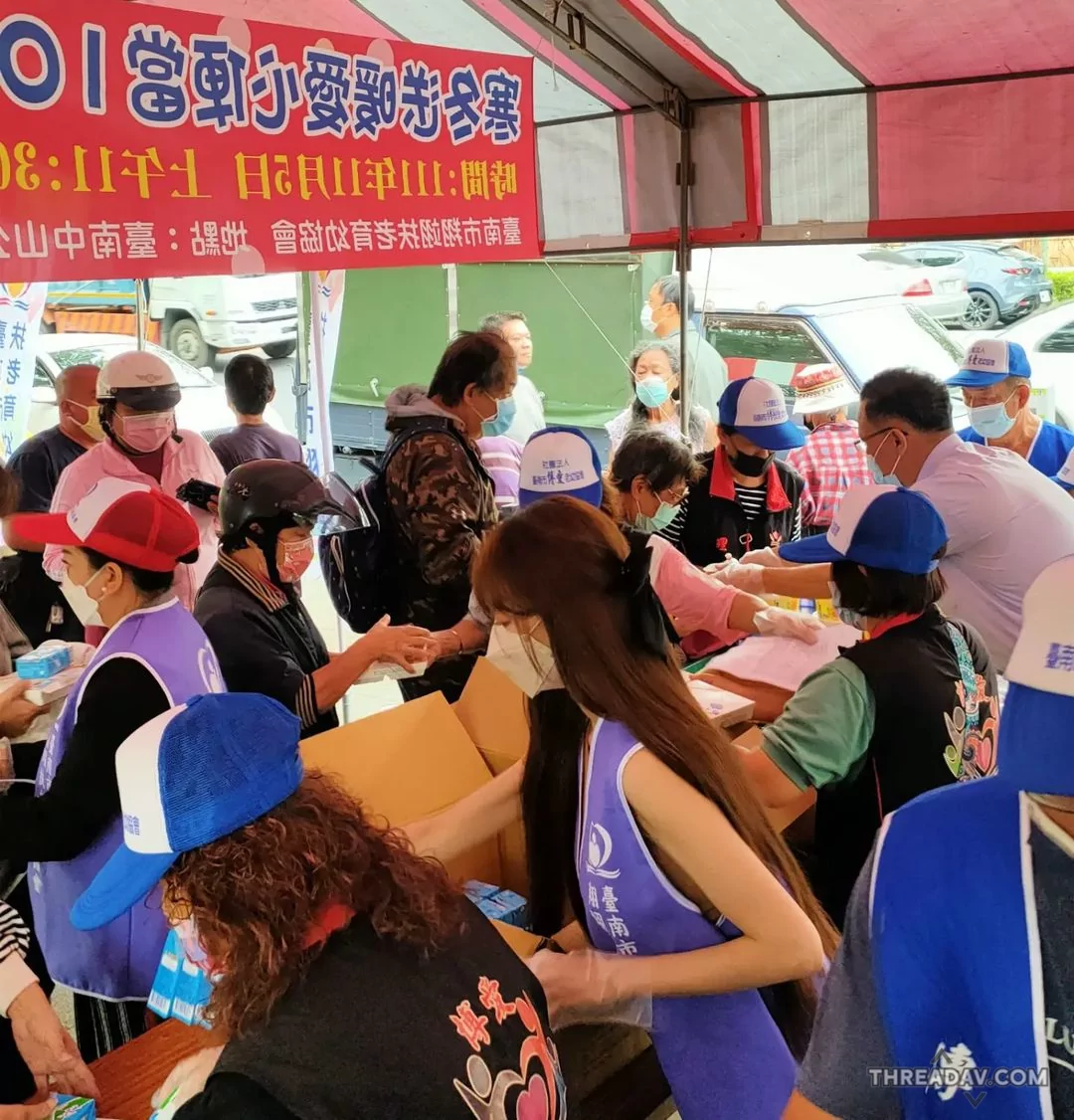 「全台最辣日文老師」化身志工！網路瘋傳正妹老師的公益現場驚艷照