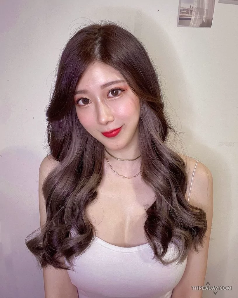 爆乳比基尼自拍！高挑正妹「貝貝」飽滿乳量視角太兇 - 網路美女必看