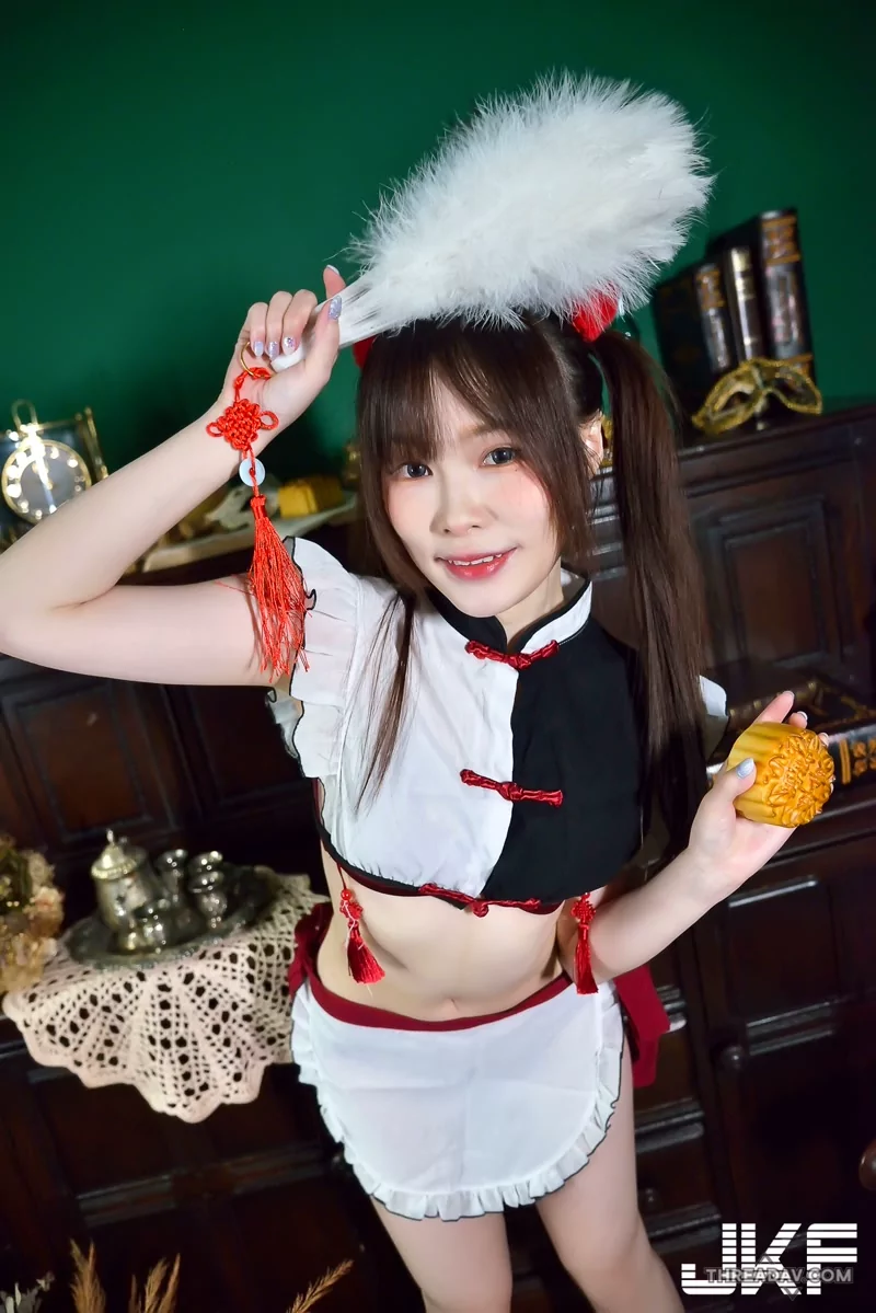 麻豆Tomato小番茄中秋性感祝福！「美臀視角」引爆網路