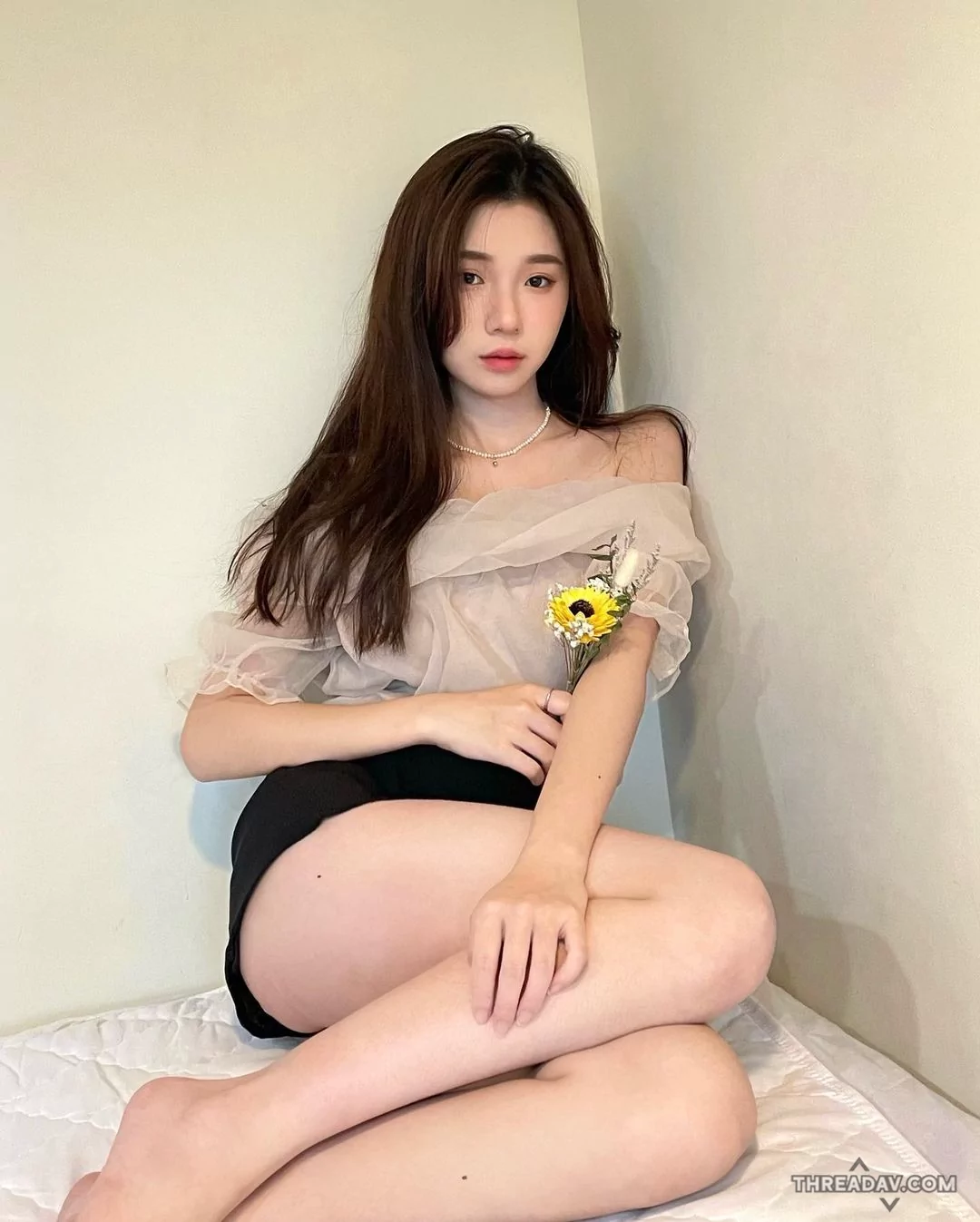 「空靈美女驚艷現身！纖細體態引爆網友征服慾」- 絕美小學霸的魅力解析