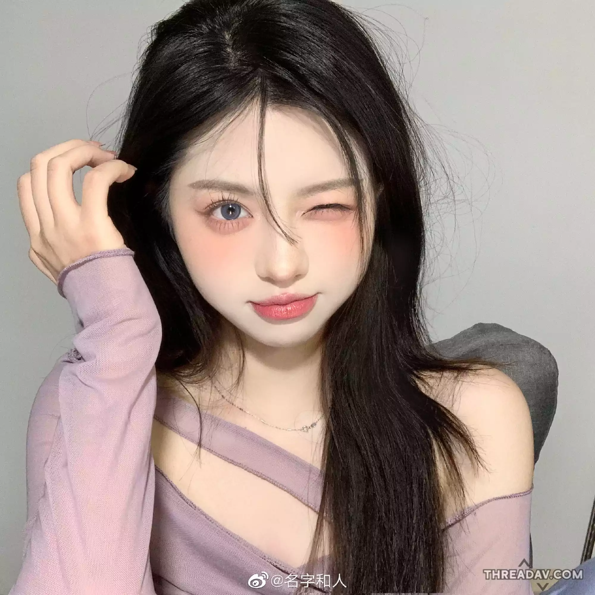 夢幻美女如二次元角色再現！精緻五官讓人心花怒放