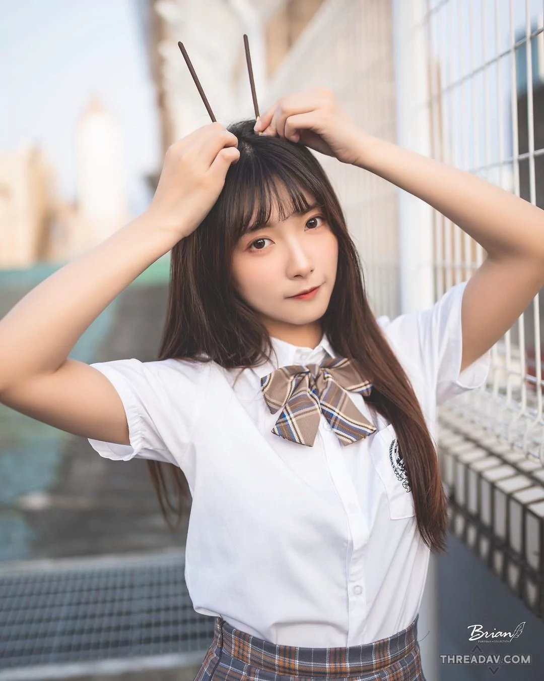 清新學生妹療癒淘氣玩Pocky！陽光笑顏下性感曲線超會藏