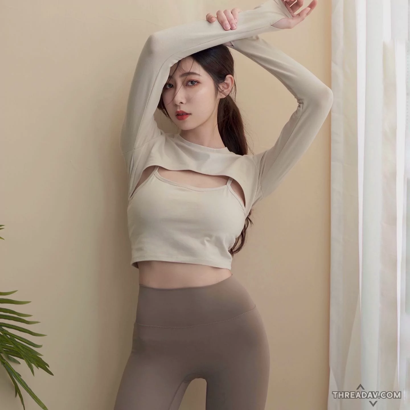 【優雅正妹】王雨萱展現質感美！穿走光短T展現窈窕曲線，讓你一覽無遺！