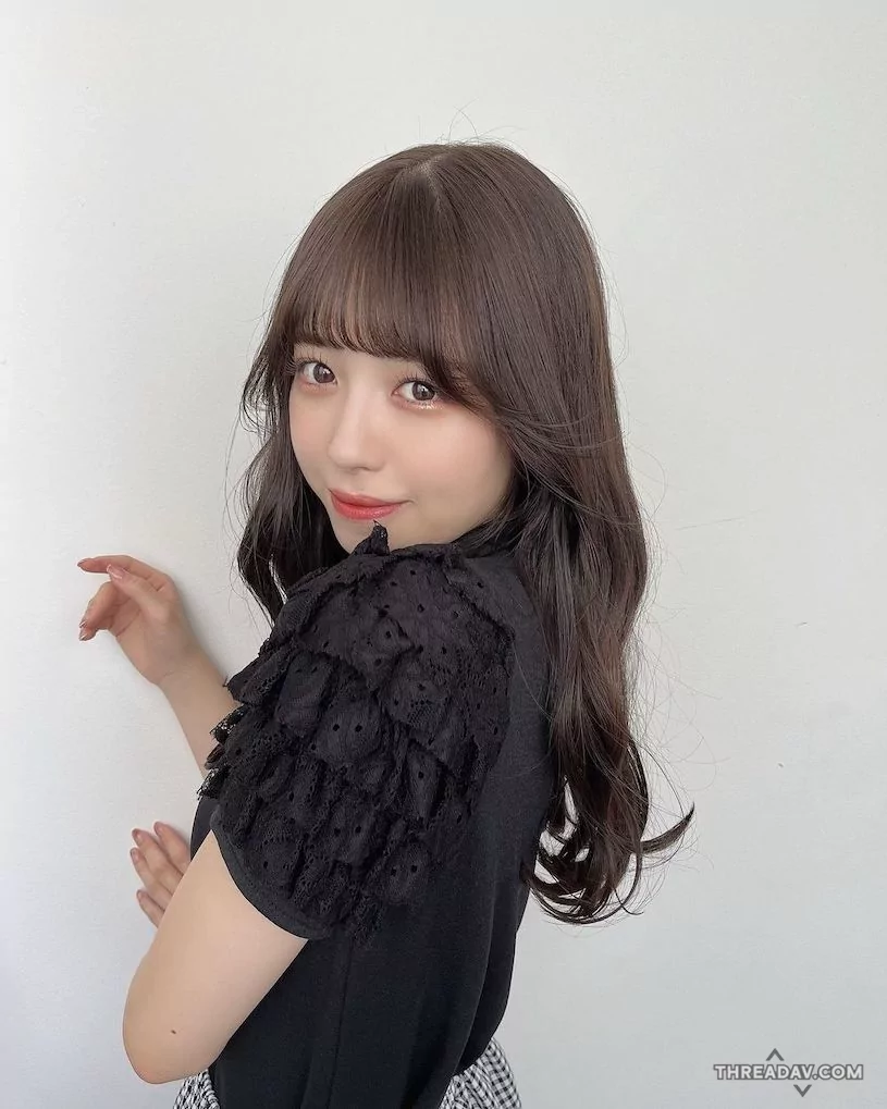迷人學院風自拍！小隻馬正妹嬌小可愛外型吸引眾人目光 - 網路美女