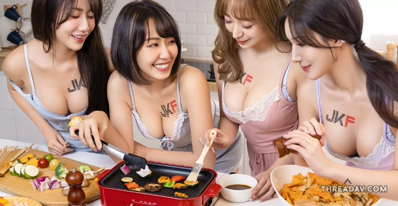 中秋燒肉派對！JKF百大女郎性感合體，火辣「肉色奶香」爆表！