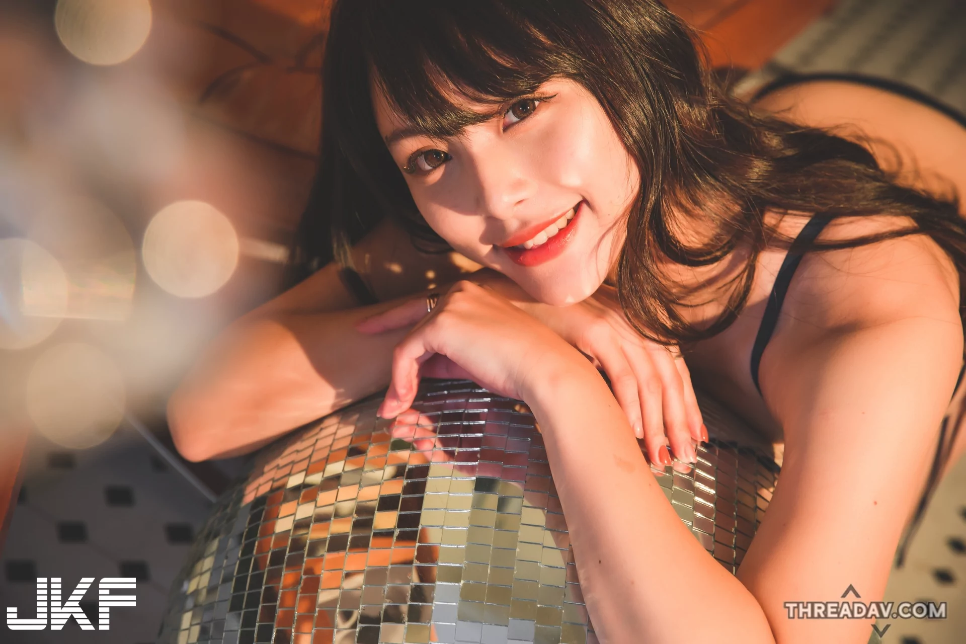 Ashley艾緒莉展現性感內衣誘惑！雪乳美腿大方撩人 - 網路美女魅力無限