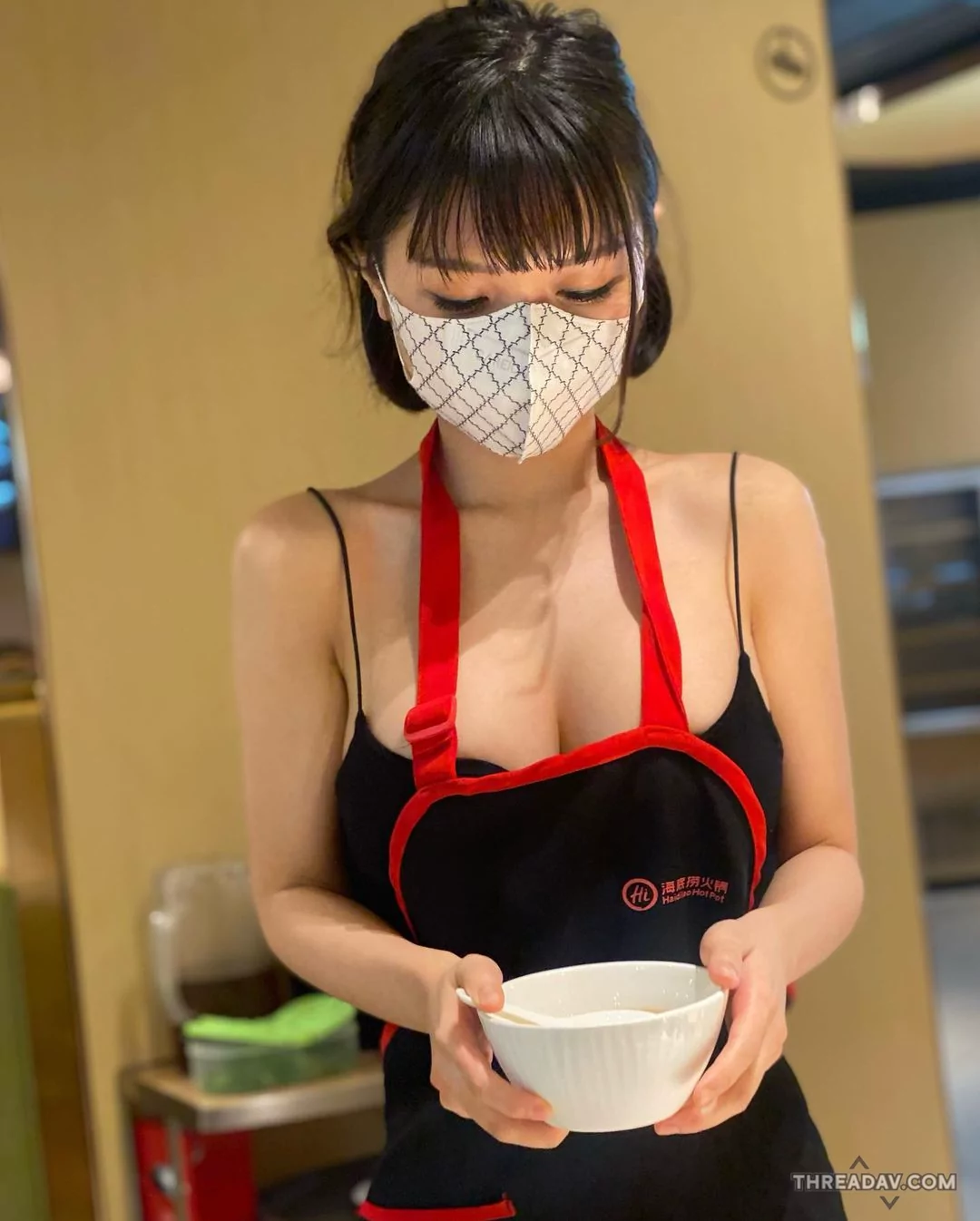 海底撈「口罩妹」火鍋穿搭曝光！網友狂讚不已