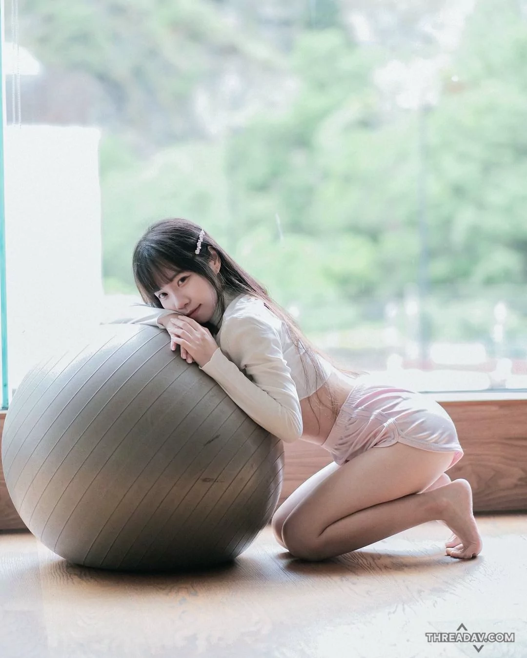 「清甜少女」美體滾瑜珈球！銷魂曲線讓粉絲秒暈船 - 網路美女必看