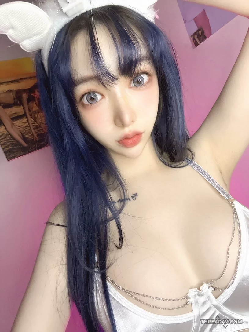 「Olivia 林沂」天蠍座美女泡澡照曝光，白嫩美乳輪廓引爆網路熱議！
