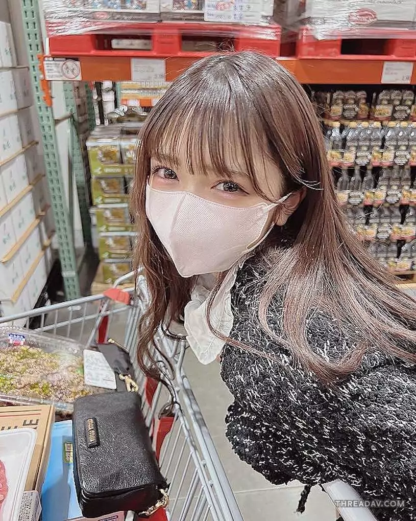 好市多必收的「小隻馬口罩妹」，瘋狂吸睛的「嬌小曲線」！ - 網路美女必看