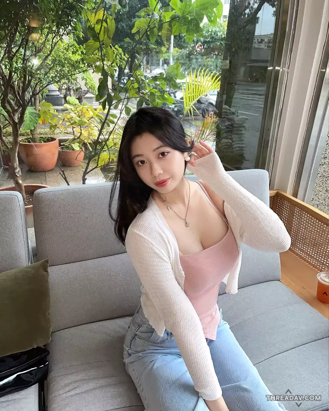 爆紅輔大正妹「劉霖霖」挖洞泳裝秀！鄉民狂朝聖的辣眼豪乳曝光！- 網路美女