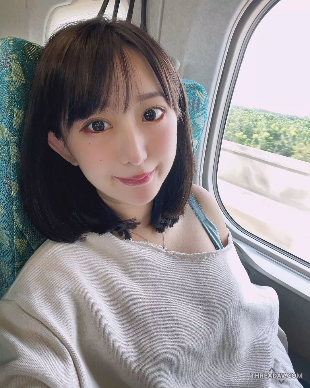 「高雄美女」大眼甜笑途中融化整車廂，網友瘋傳她的迷人魅力！
