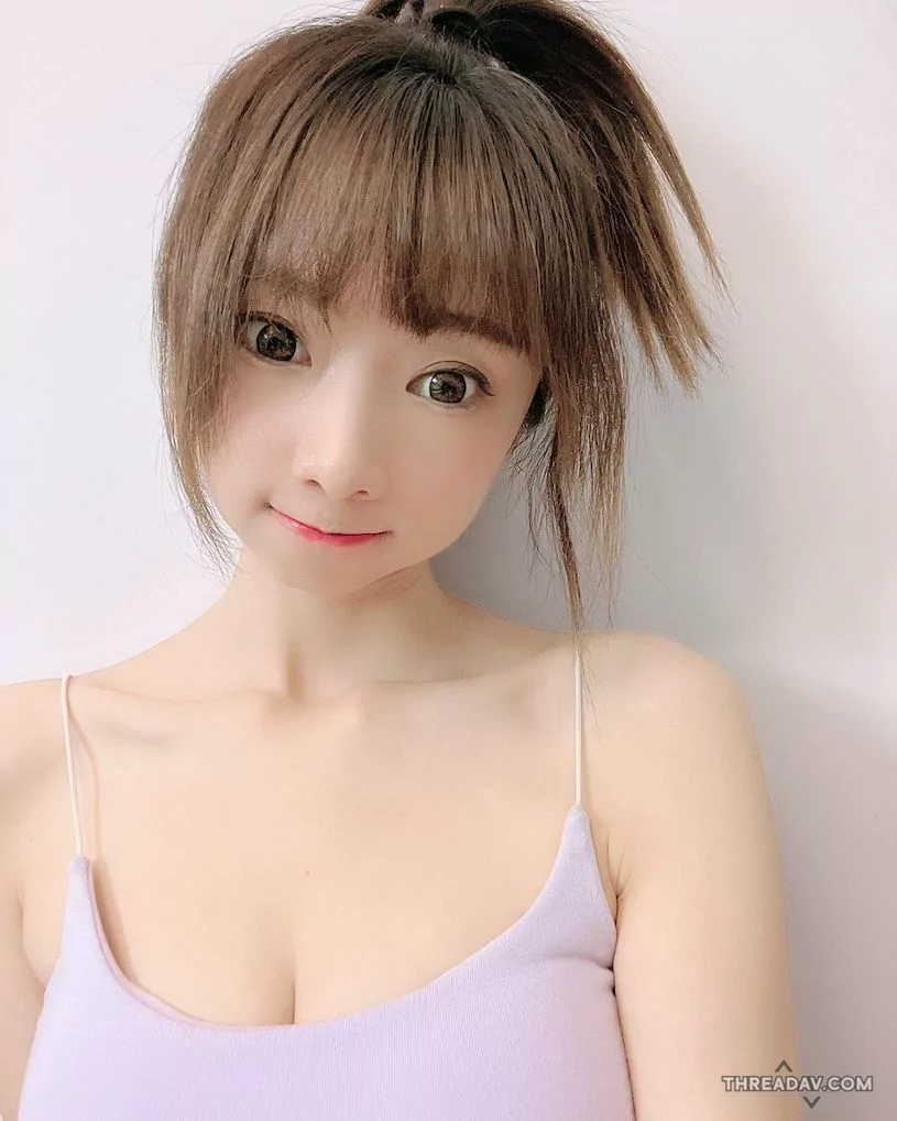 短髮甜心「優寶」爆乳連拍！萌翻眾人的「眯眼吐舌」表情