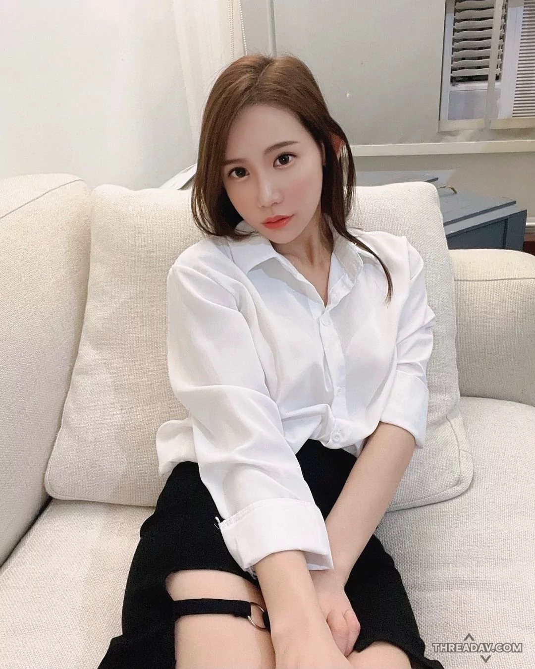 楊羽霏：展現知性美的仙女小秘書OL裝，勾人甜笑讓人陶醉！