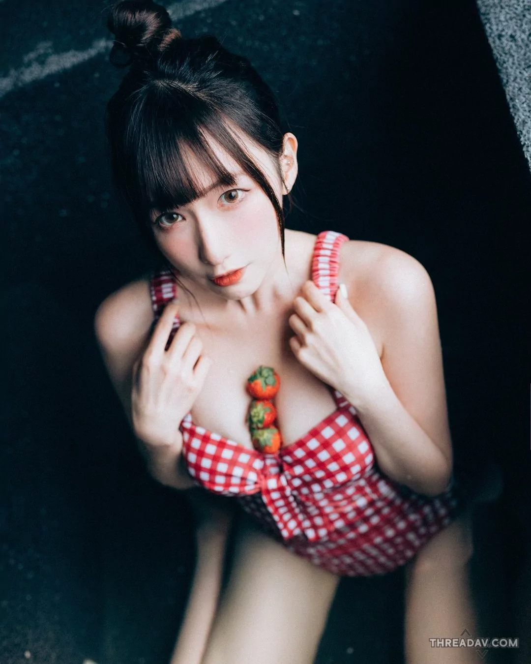 「白皙雙峰種草莓」清甜系女孩的魅力，網路美女的滋養秘密！