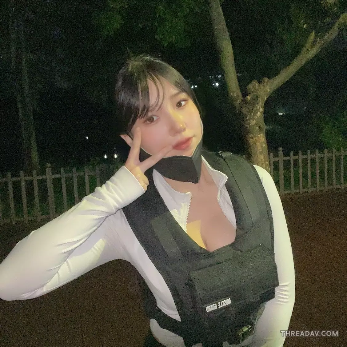 「夜跑女神挑戰極限，背最大負重震撼全場！」 - 健身美女報
