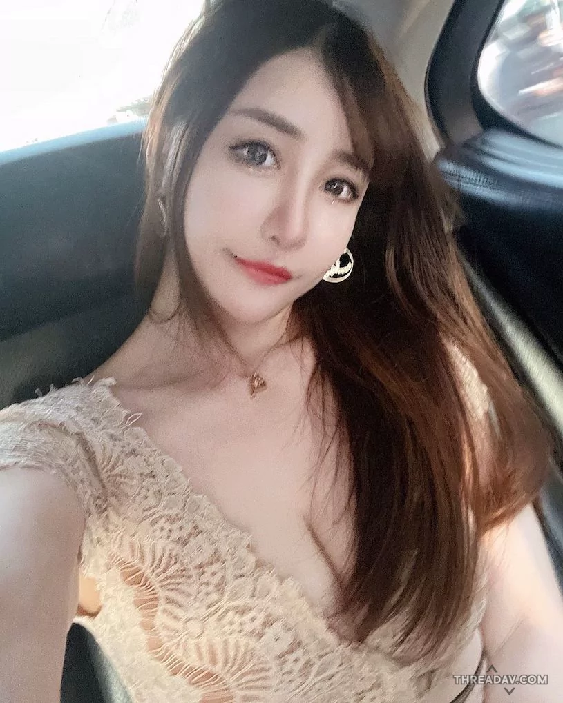 火辣正妹「李萱」奶震13秒，用牛奶搖牛奶畫面太狂！ - 網路美女必看