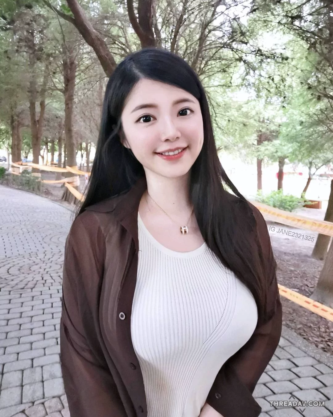 「Jane Chen」汽修廠千金神似天使！超火辣身材讓人垂涎欲滴！ - 網路美女