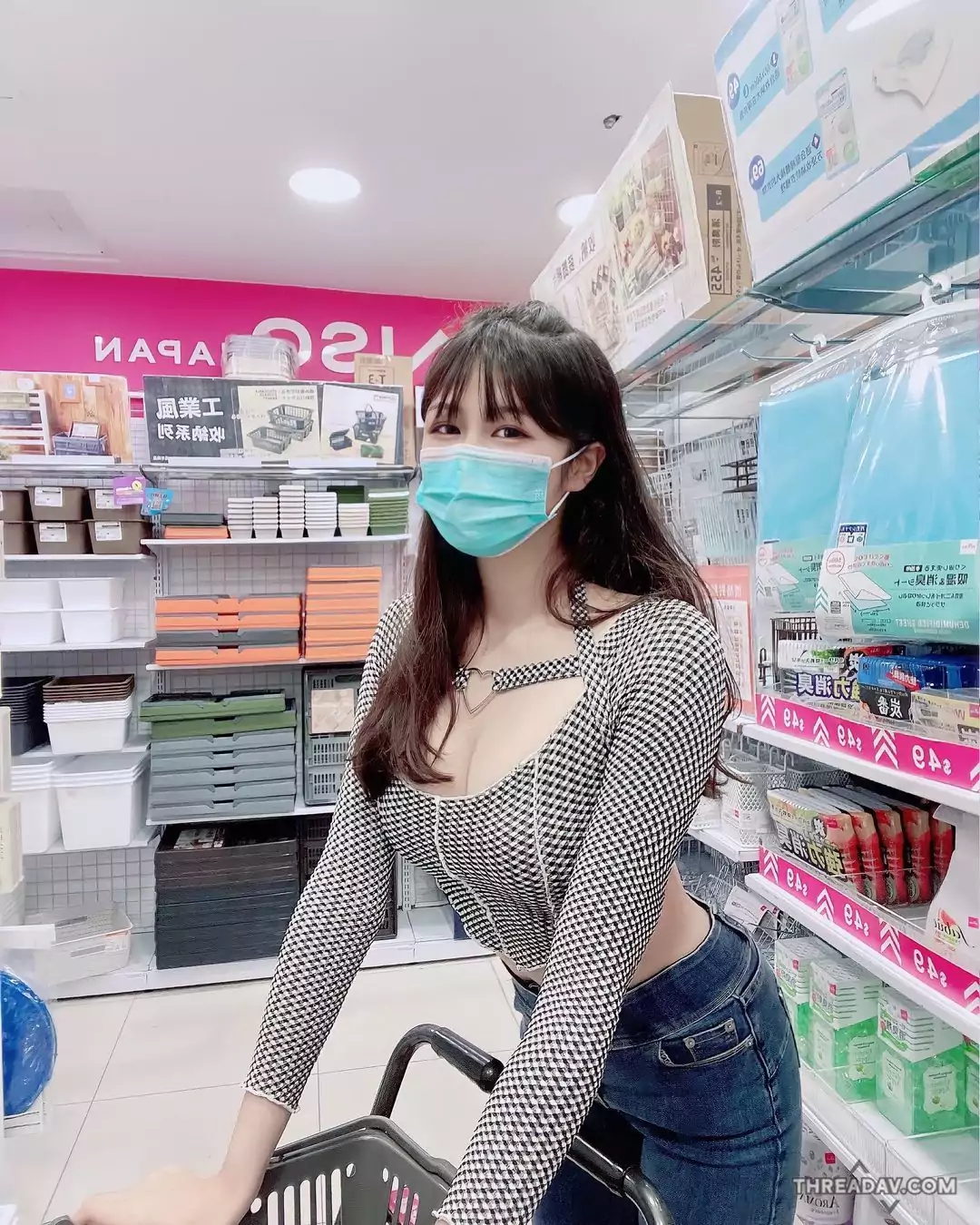 網友瘋傳！大創發現超級美女，白皙猛乳配小蠻腰引爆話題