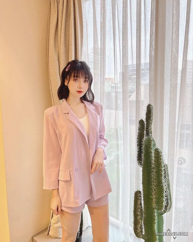 大眼女孩「Sweet」套裝造型，美腿白嫩美肌吸睛誘人！- 網路美女