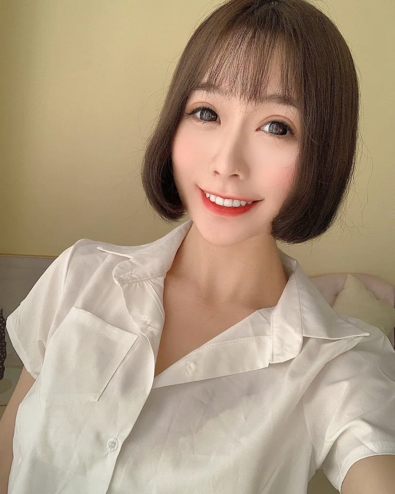 網友驚喜遇見超長腿真理褲正妹，竟是體育系美女老師！