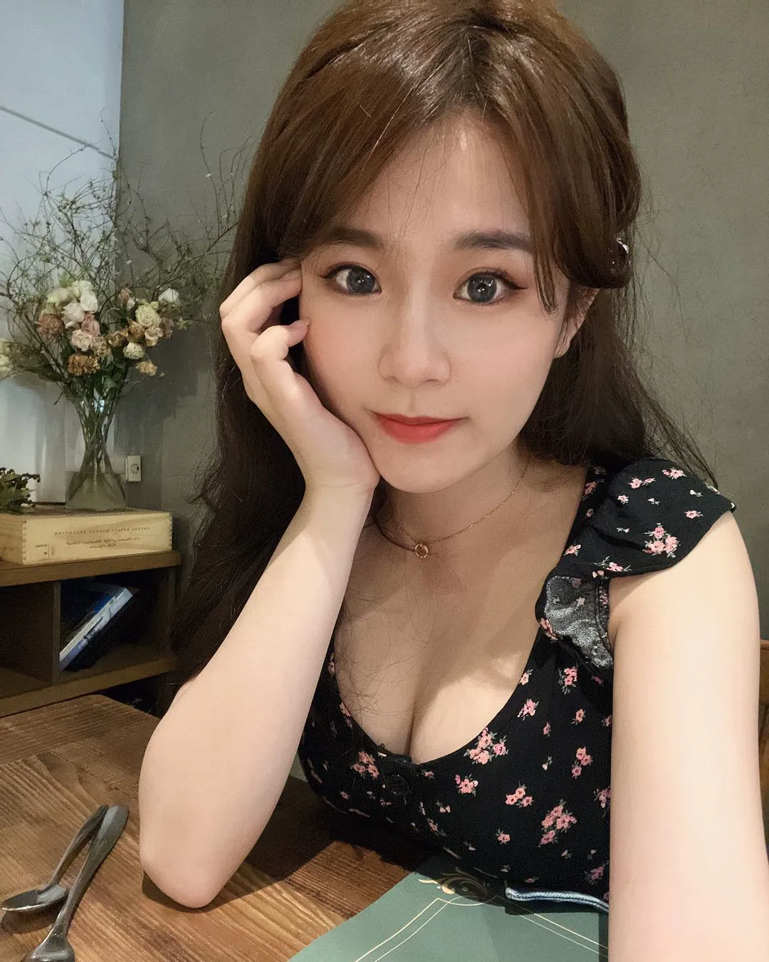 性感曼妙！網友狂讚「正妹游泳教練」，好想學狗爬式！