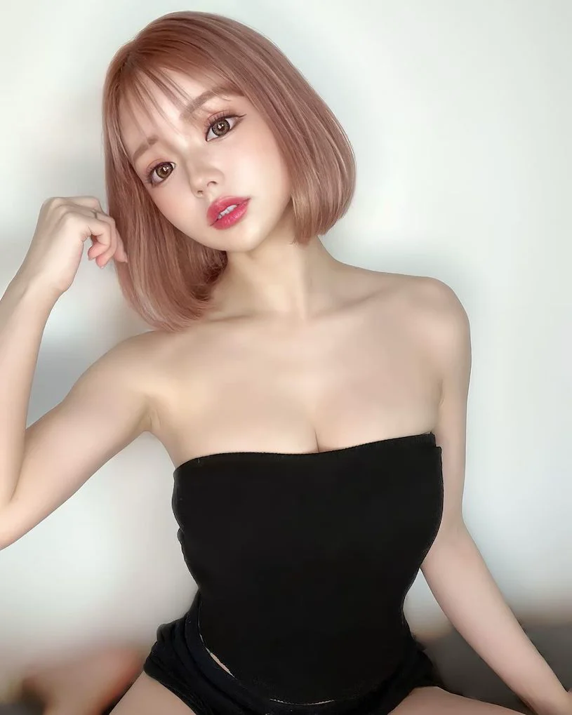 【必看】小隻馬櫻花妹辣翻！最新睡衣造型曝光，S曲線好撩人！