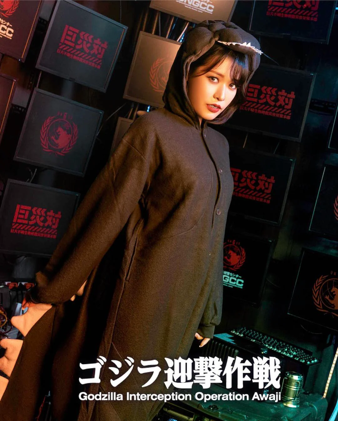 性感哥吉拉「何語萱」讓人想立刻收服！不可錯過的網路美女